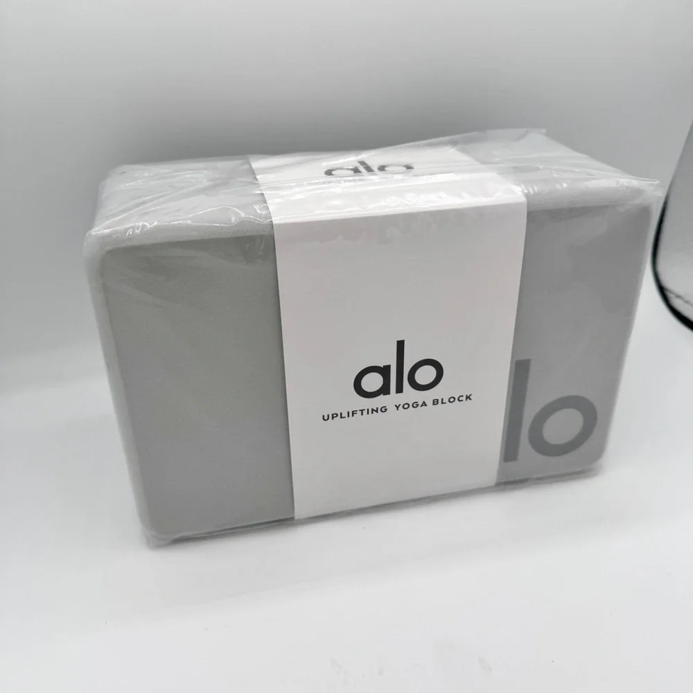 NWT ALO Yoga Uplifting Yoga Block in Dove Grey brand new - Picture 9 of 9